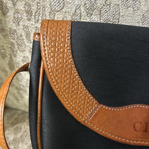 Christian Dior Vintage black shiny canvas and tan leather shoulder bag - Picture 5 of 17